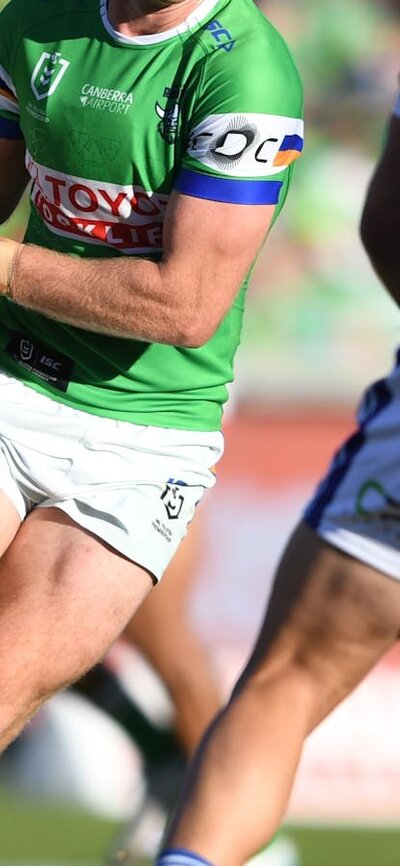Canberra Raiders player Zac Hosking running the ball.