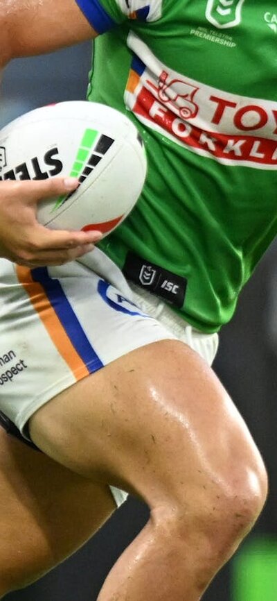 Canberra Raiders player Kaeo Weekes running the ball.