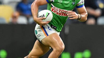 Canberra Raiders player Kaeo Weekes running the ball.
