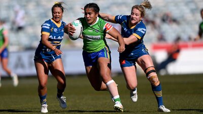 Simaima Taufa makes a break against the Eels.