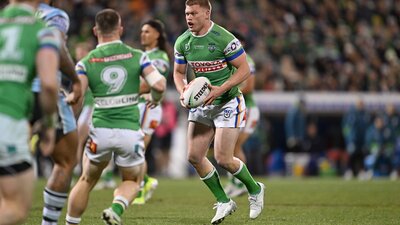 Canberra Raiders player Morgan Smithies running the ball.