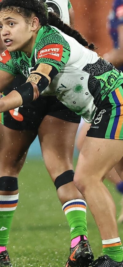Canberra Raiders NRLW player Chante Temara passing the ball.