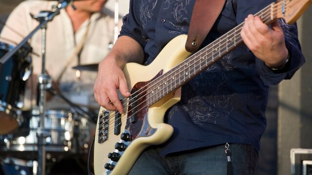 Rockabilly Courtyard Concert Mercure Canberra Rock'n'roll concert at Mercure Canberra