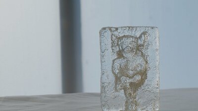Sandcasted wedge