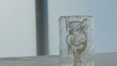 Sandcasted wedge