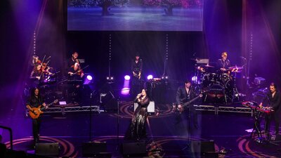 Seventh Wonder performs Fleetwood Mac