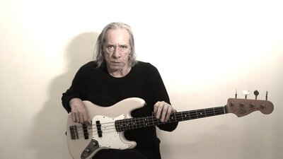 Steve Hunter holding guitar