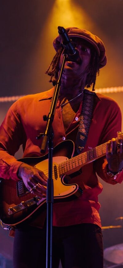 Close up photo of Ocean Alley