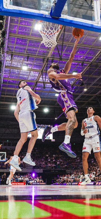Xavier Cooks layup in game against 36ers