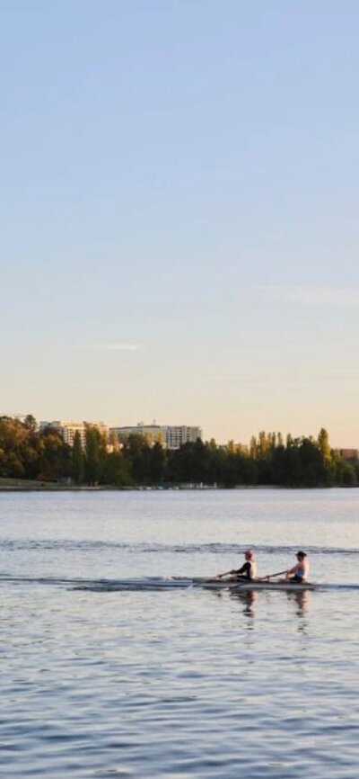 Rowers on Lake Burley Griffin