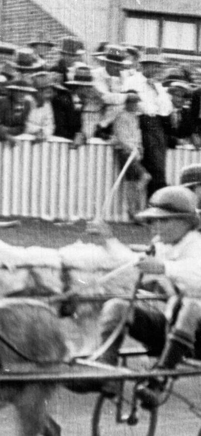 Still from The Kid Stakes (1927) Black and white still from film of a horse race