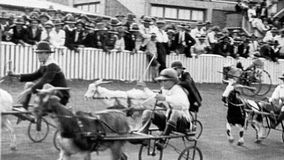Still from The Kid Stakes (1927) Black and white still from film of a horse race