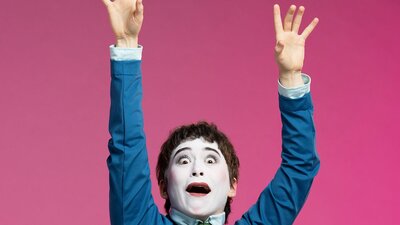 Joylyn Secunda mime artist