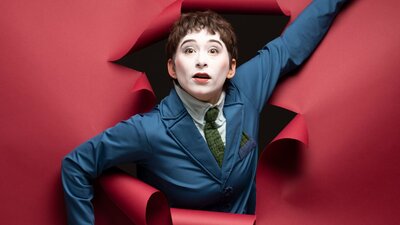 Joylyn Secunda mime artist