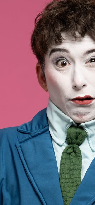 Joylyn Secunda mime artist