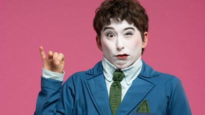 Joylyn Secunda mime artist