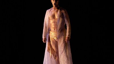 Tobias Cole, Chicago Opera Theater's Death in Venice, 2004. Photo Liz Lauren. Tobias Cole opera singer
