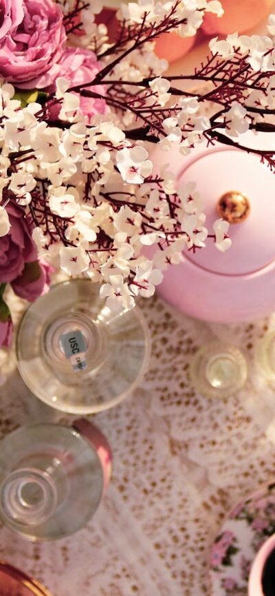 A perfect haven to savour delightful cocktails served in charming teapots The setting captures the essence of a refined garden party, where every detail is beautiful