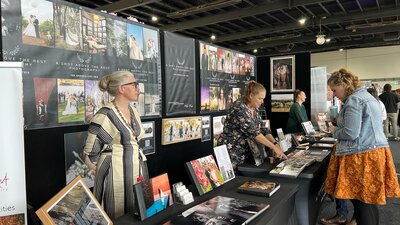 Attendee chatting with Exhibitor at Your Local Wedding Guide Expo.